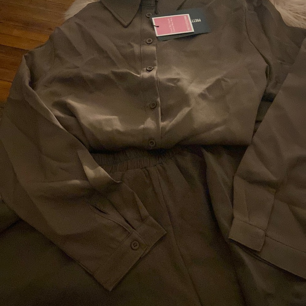 Swing shorts and matching top that can be worn together or as a set tie or tuc